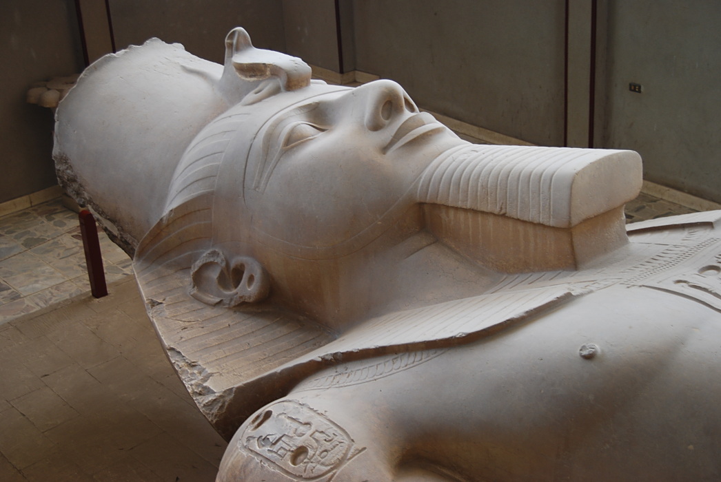 Memphis Statue Ramses II. Foto von Heinz Albers