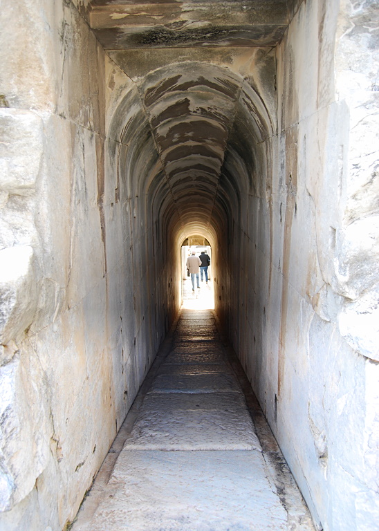 Didyma: Tunnel zum Tempel