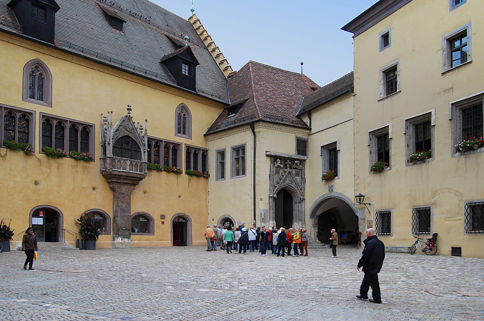 Regensburg: Platz vor dem Alten Rathaus
