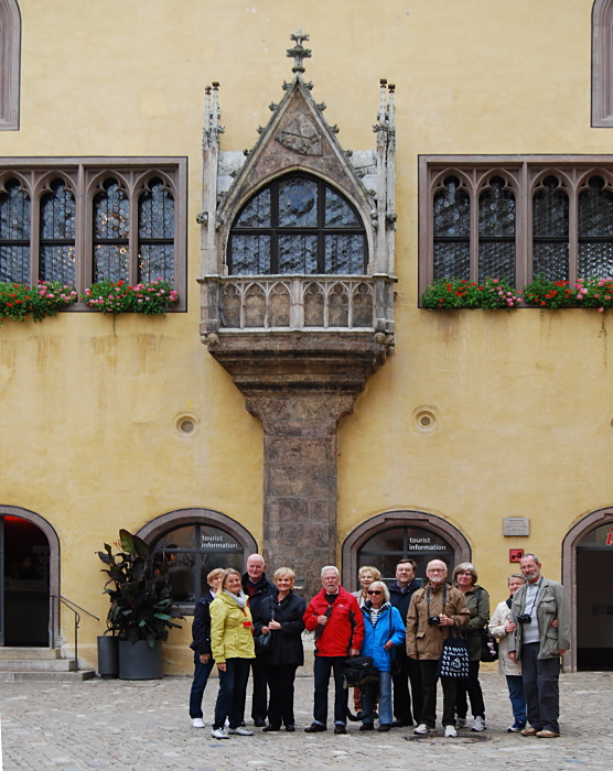 Gruppenfoto vor dem Alten Rathaus in Regensburg