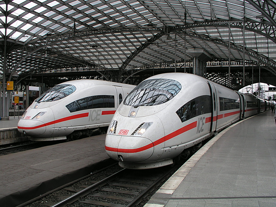 2 InterCity-Express-Züge in Köln Hbf