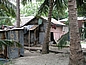 Wellblechhütten in einem Dorf auf Yanuya